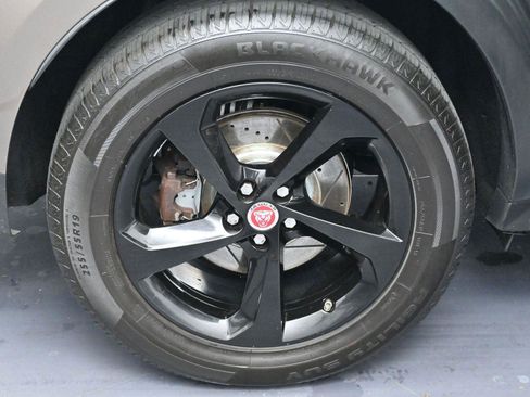 Used 2017 Jaguar F-PACE Premium image 35