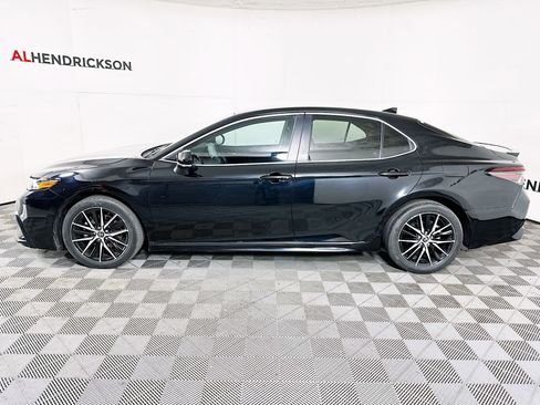 Used 2023 Toyota Camry SE image 6