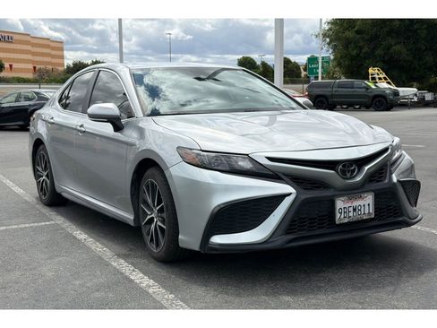 Used 2022 Toyota Camry SE w/ Convenience Package FWD image 2
