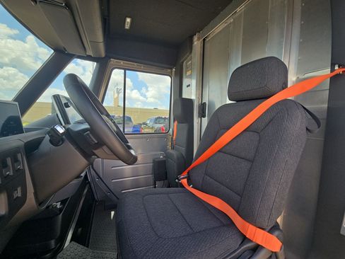 Used 2025 Chevrolet Brightdrop 600 FWD image 14