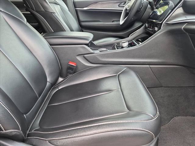 Used 2024 Jeep Grand Cherokee L Limited w/ Black Appearance Package AWD/4WD image 22