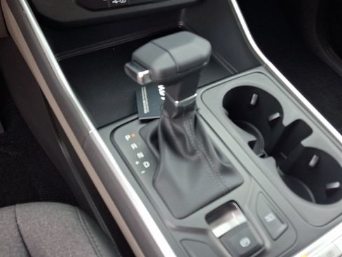 New 2027 Kia Carnival LX FWD image 13