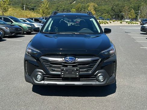 Used 2023 Subaru Outback Premium image 2