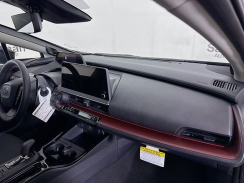 New 2026 Toyota Prius Plug-In Hybrid FWD image 28