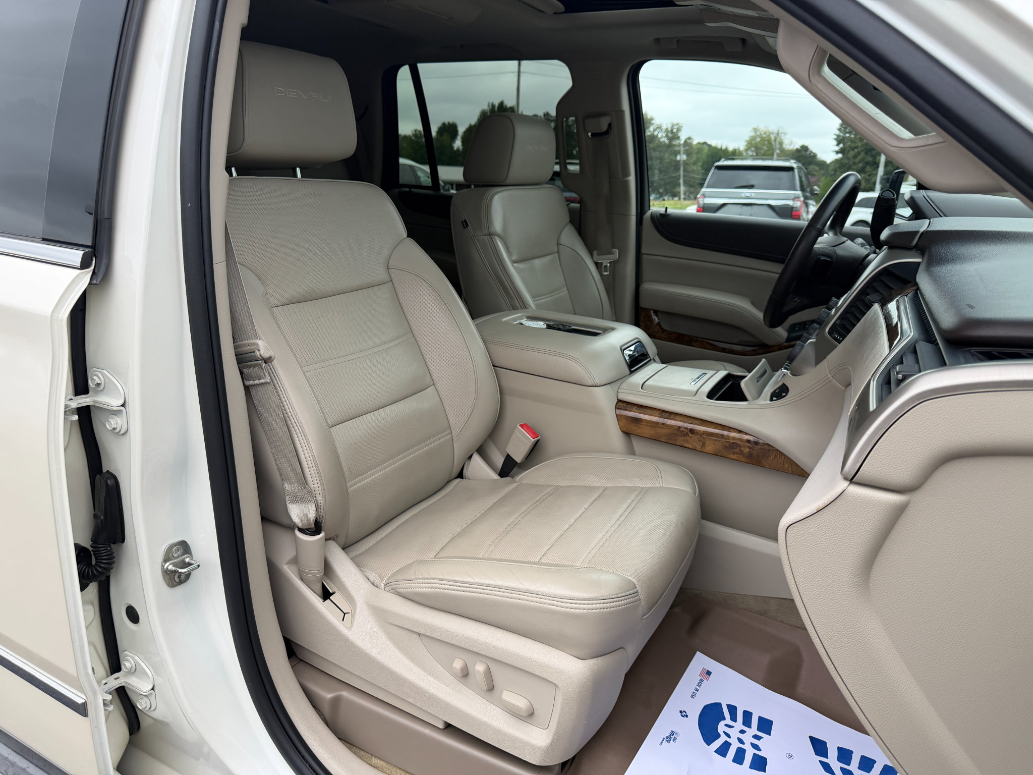 Used 2015 GMC Yukon Denali w/ Touring Package AWD/4WD image 22