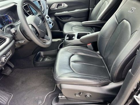 Used 2022 Chrysler Pacifica Touring-L w/ S Appearance Package FWD image 18