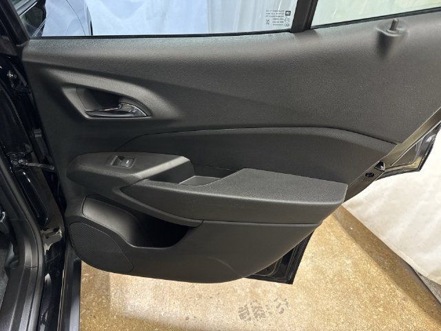 Used 2024 Chevrolet Trax RS w/ Driver Confidence Package FWD image 23