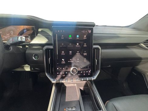 Used 2024 GMC Acadia AT4 w/ Luxury Package image 13