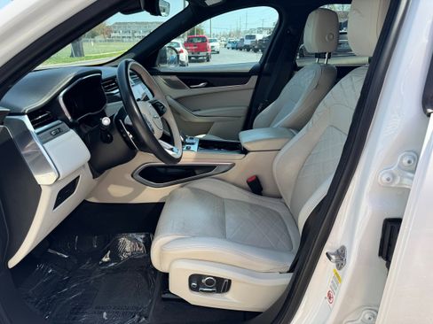 Used 2022 Jaguar F-PACE S image 8