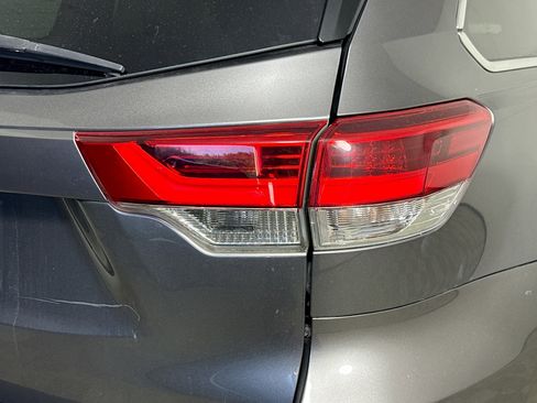 Used 2018 Toyota Highlander XLE image 34