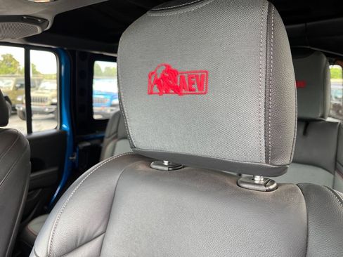 Used 2022 Jeep Wrangler Unlimited Rubicon w/ LED Lighting Group AWD/4WD image 31