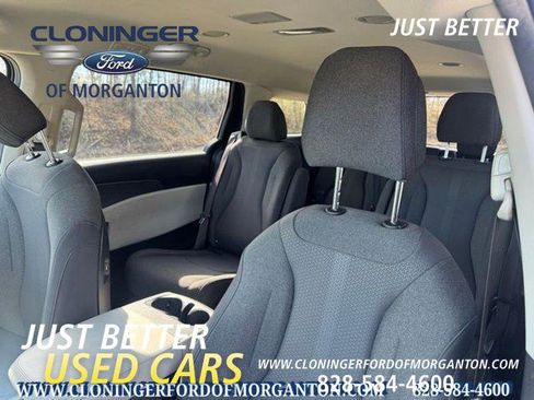 Used 2023 Kia Carnival LX image 25