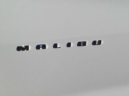 Used 2021 Chevrolet Malibu LT image 24