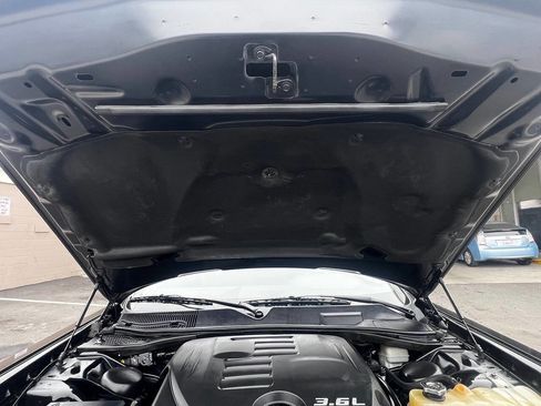 Used 2013 Dodge Challenger SXT image 33