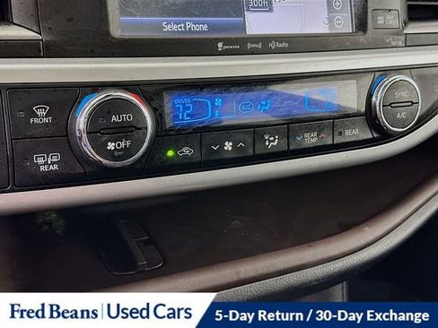 Used 2017 Toyota Highlander XLE AWD/4WD image 23