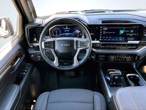 Used 2024 Chevrolet Silverado 1500 LT Trail Boss w/ Convenience Package II image 6