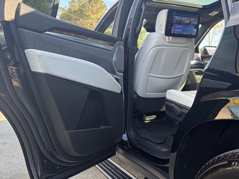 Used 2025 Cadillac Escalade Sport Platinum image 14