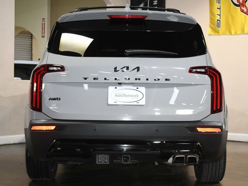 Used 2022 Kia Telluride SX w/ SX Prestige Package image 2