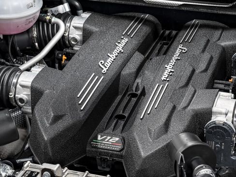 Used 2024 Lamborghini Revuelto image 54