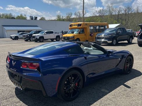 Used 2018 Chevrolet Corvette Stingray Coupe RWD image 3