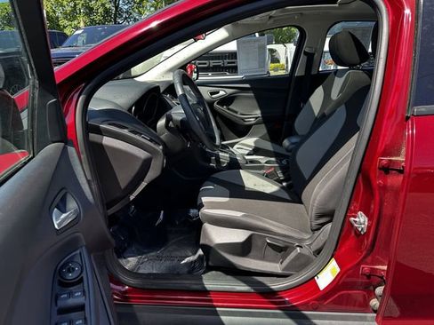 Used 2014 Ford Focus SE w/ SE Sport Package FWD image 19