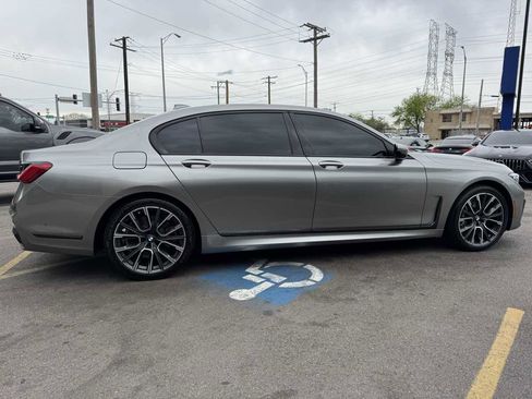 Used 2022 BMW 750i xDrive w/ Luxury Rear Seating Package AWD/4WD image 4