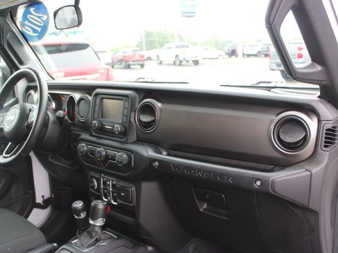 Used 2019 Jeep Wrangler Unlimited Sport S AWD/4WD image 29