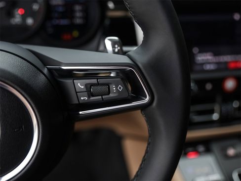 Used 2025 Porsche Macan image 20