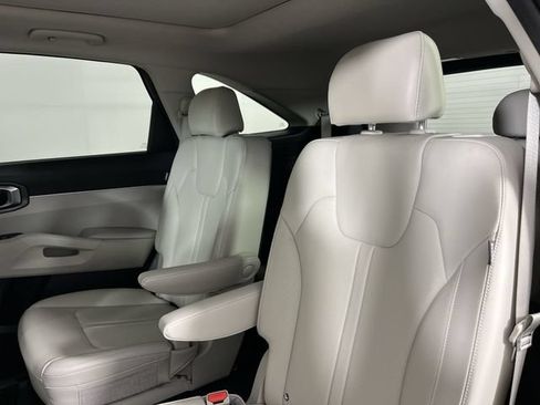 Certified 2025 Kia Sorento EX w/ Panoramic Sunroof Package FWD image 24