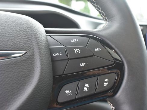 Used 2021 Chrysler Pacifica Touring-L w/ Uconnect Theater Family Group FWD image 24
