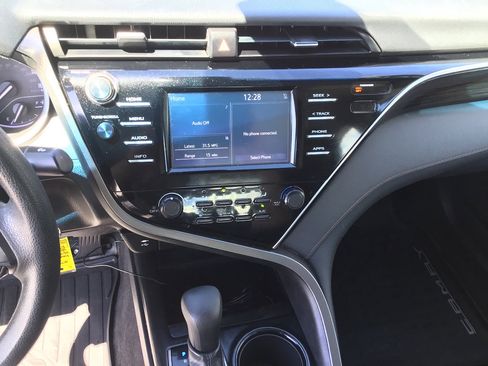 Used 2018 Toyota Camry LE FWD image 12