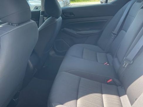 Used 2025 Nissan Altima 2.5 SV image 9