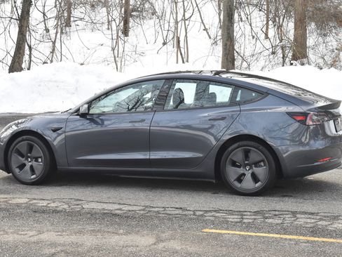 Used 2023 Tesla Model 3 Standard Range image 5