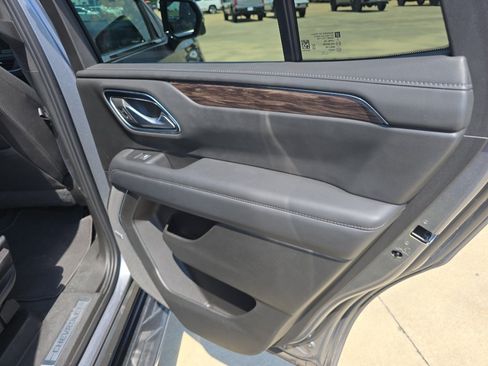 Used 2022 Chevrolet Tahoe LT w/ Luxury Package RWD image 16