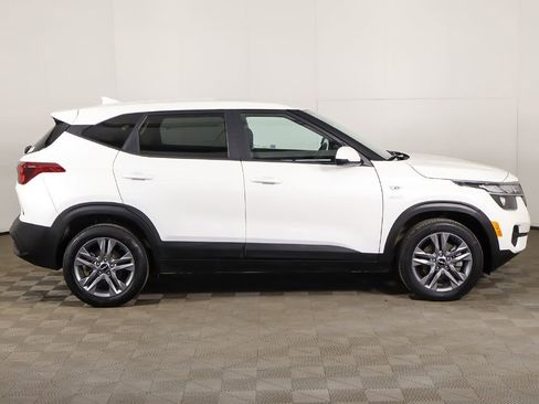 Used 2023 Kia Seltos LX AWD/4WD image 16