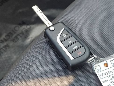 Used 2026 Toyota Corolla LE FWD image 32