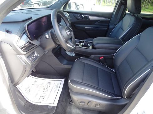 Used 2025 Buick Enclave AWD Preferred image 11