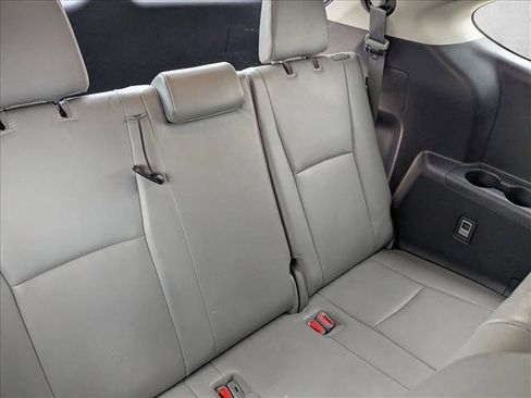 Used 2020 Toyota Highlander XLE image 21