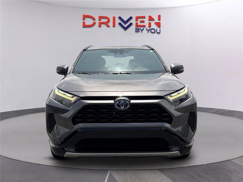 Used 2022 Toyota RAV4 SE w/ Convenience Package AWD/4WD image 9