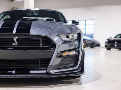 Used 2022 Ford Mustang Shelby GT500 w/ Carbon Fiber Track Pack RWD image 21