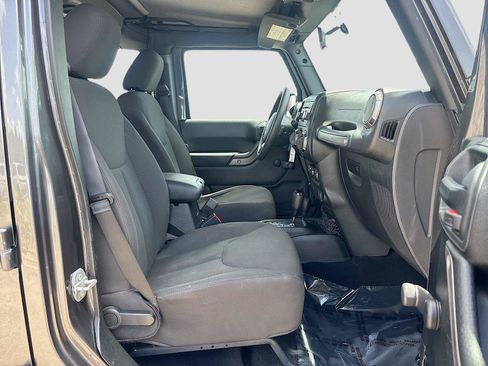 Used 2018 Jeep Wrangler Unlimited Sport AWD/4WD image 24