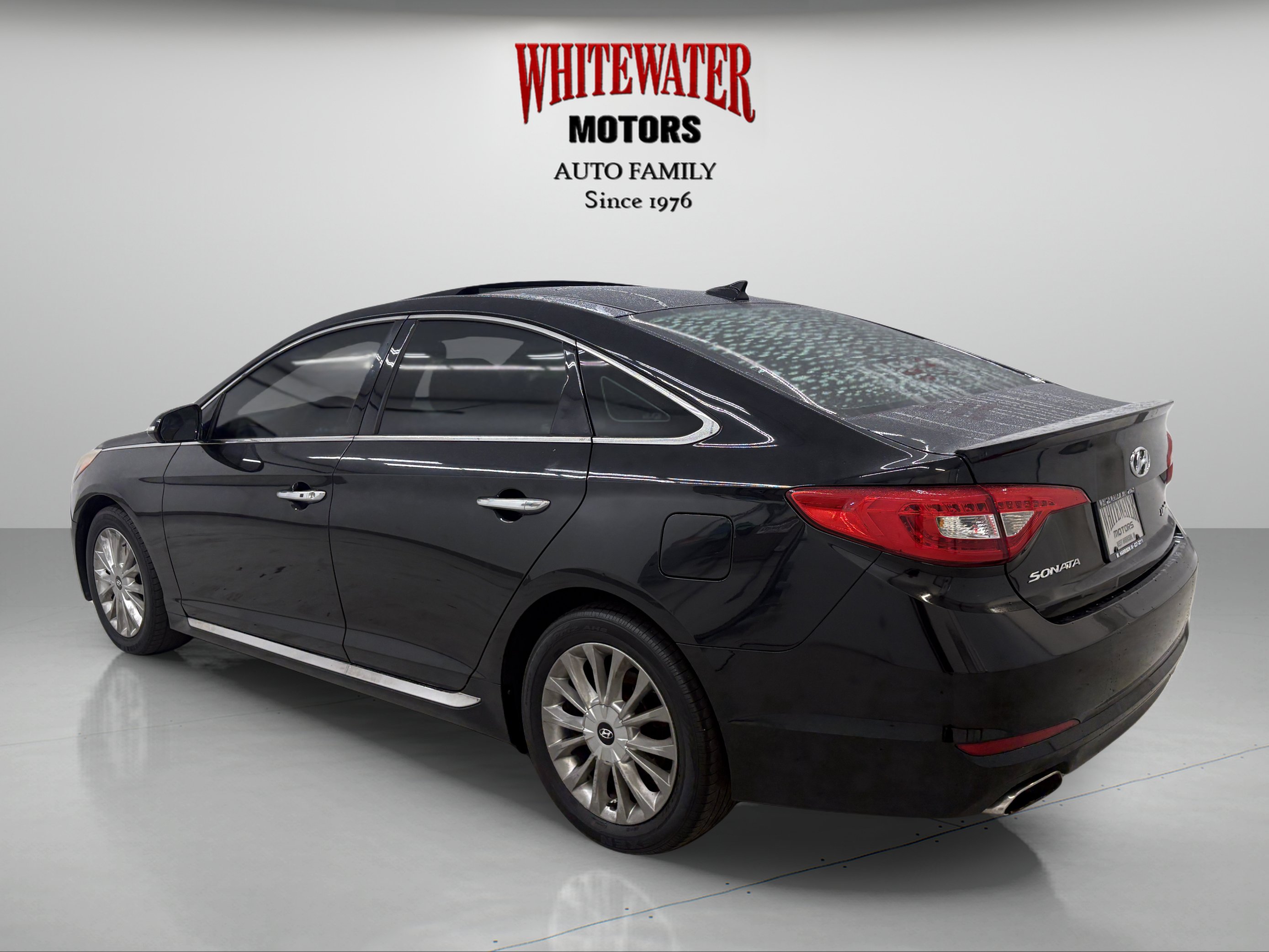 Used 2015 Hyundai Sonata Limited w/ Option Group 05 FWD image 2