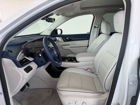 Used 2025 Buick Enclave Avenir w/ Super Cruise Package image 10