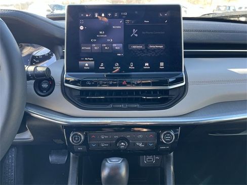 Used 2024 Jeep Compass Limited image 21