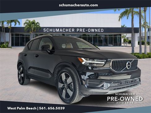 Used 2019 Volvo XC40 T5 Momentum image 1