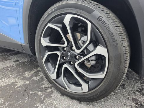 Used 2024 Chevrolet Trax RS w/ Sunroof Package FWD image 11