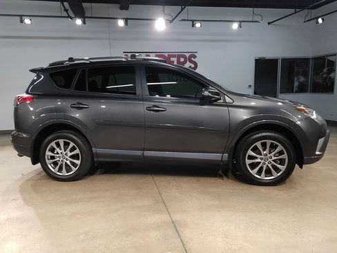 Used 2018 Toyota RAV4 Platinum AWD/4WD image 8