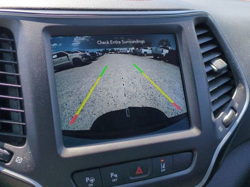 Used 2021 Jeep Cherokee Trailhawk w/ Sun, Sound & Nav Group AWD/4WD image 25