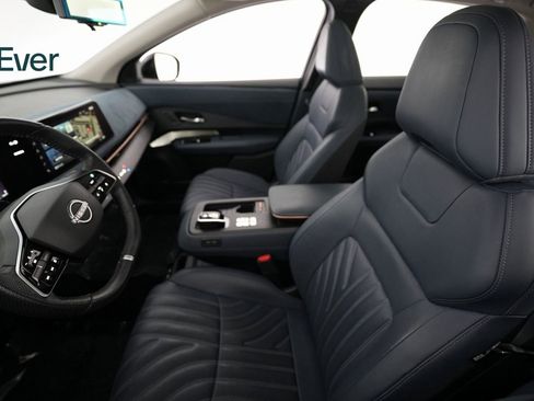 Used 2023 Nissan Ariya image 7