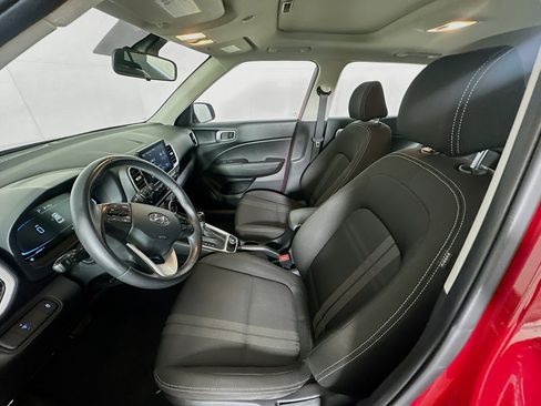 Used 2023 Hyundai Venue SEL image 13
